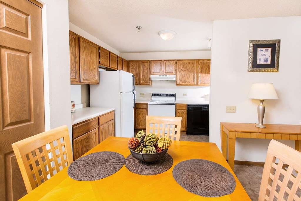 Foxwood Crossing Apartments | 4500 S 124th St #4, Greenfield, WI 53228, USA | Phone: (414) 253-9131