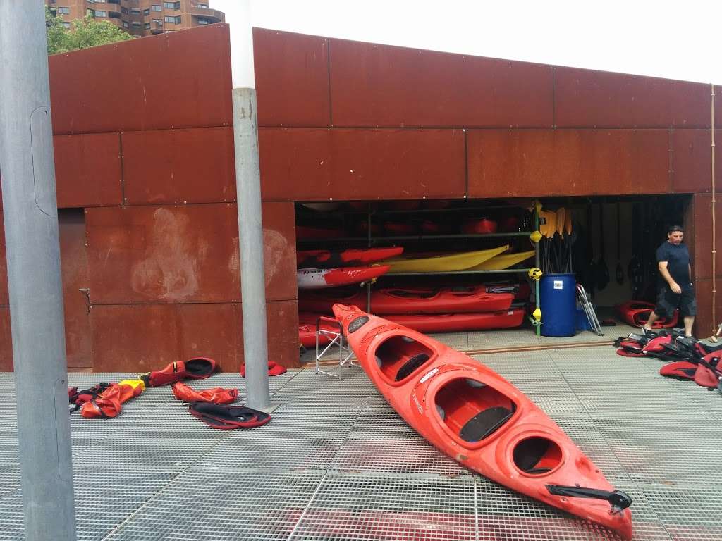 Kayaking London | Cremorne Riverside Cremorne Gardens, Lots Road, London SW10 0QH, UK | Phone: 020 8968 4500