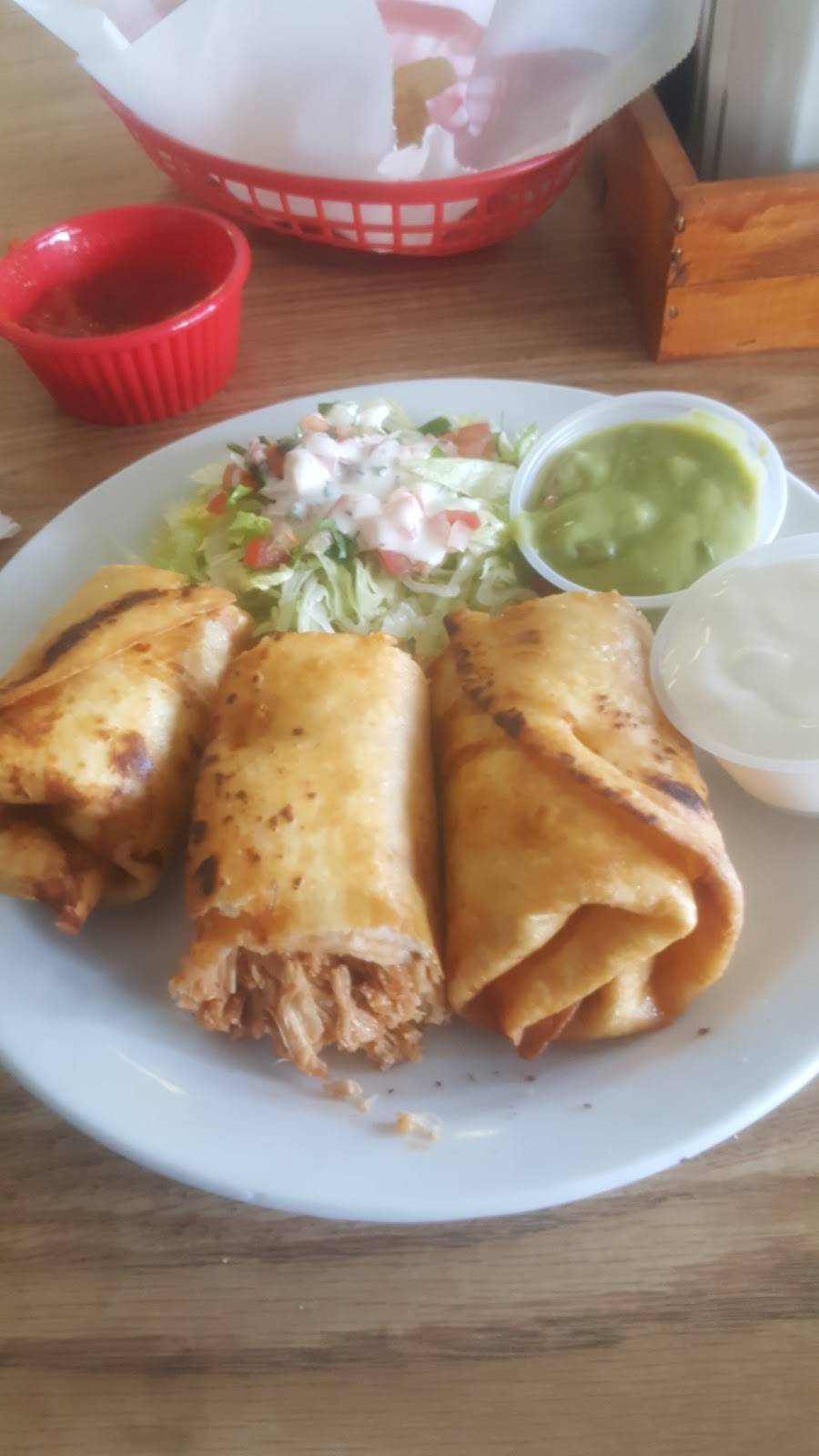 Las Rosas | Mexican Restaurant and Pub | 2982 E Central Ave, Fresno, CA 93725, USA | Phone: (559) 497-1743