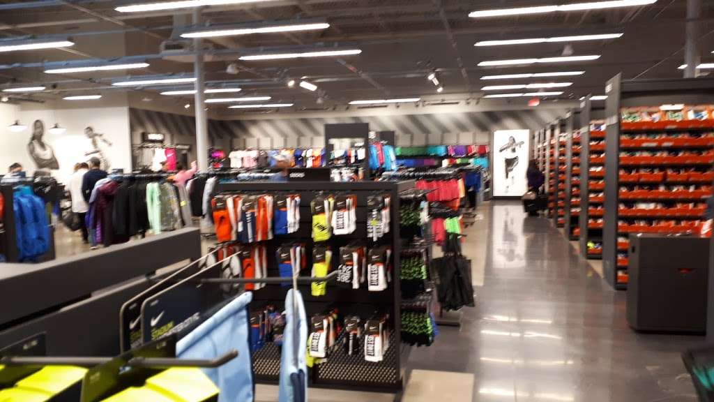 nike store newhall