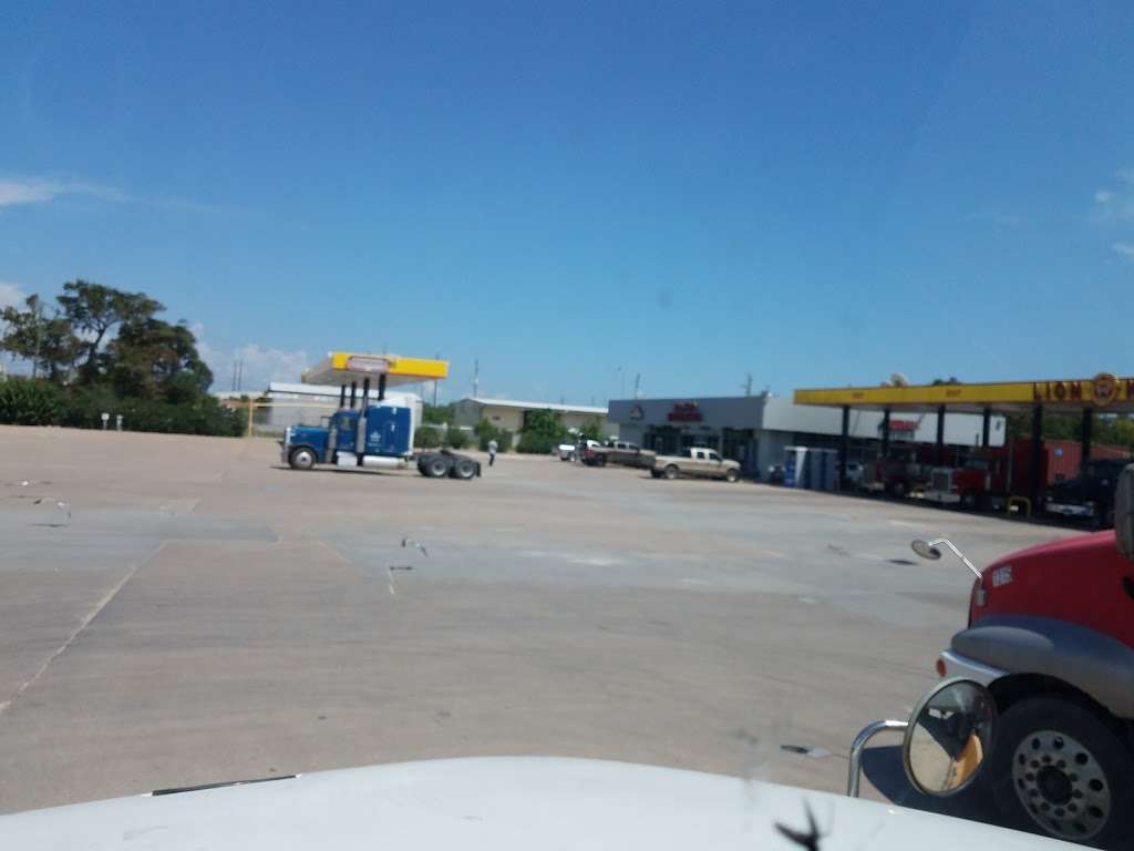 Lion King Truck Stop | 201 W Barbours Cut Blvd, La Porte, TX 77571 | Phone: (281) 471-5252