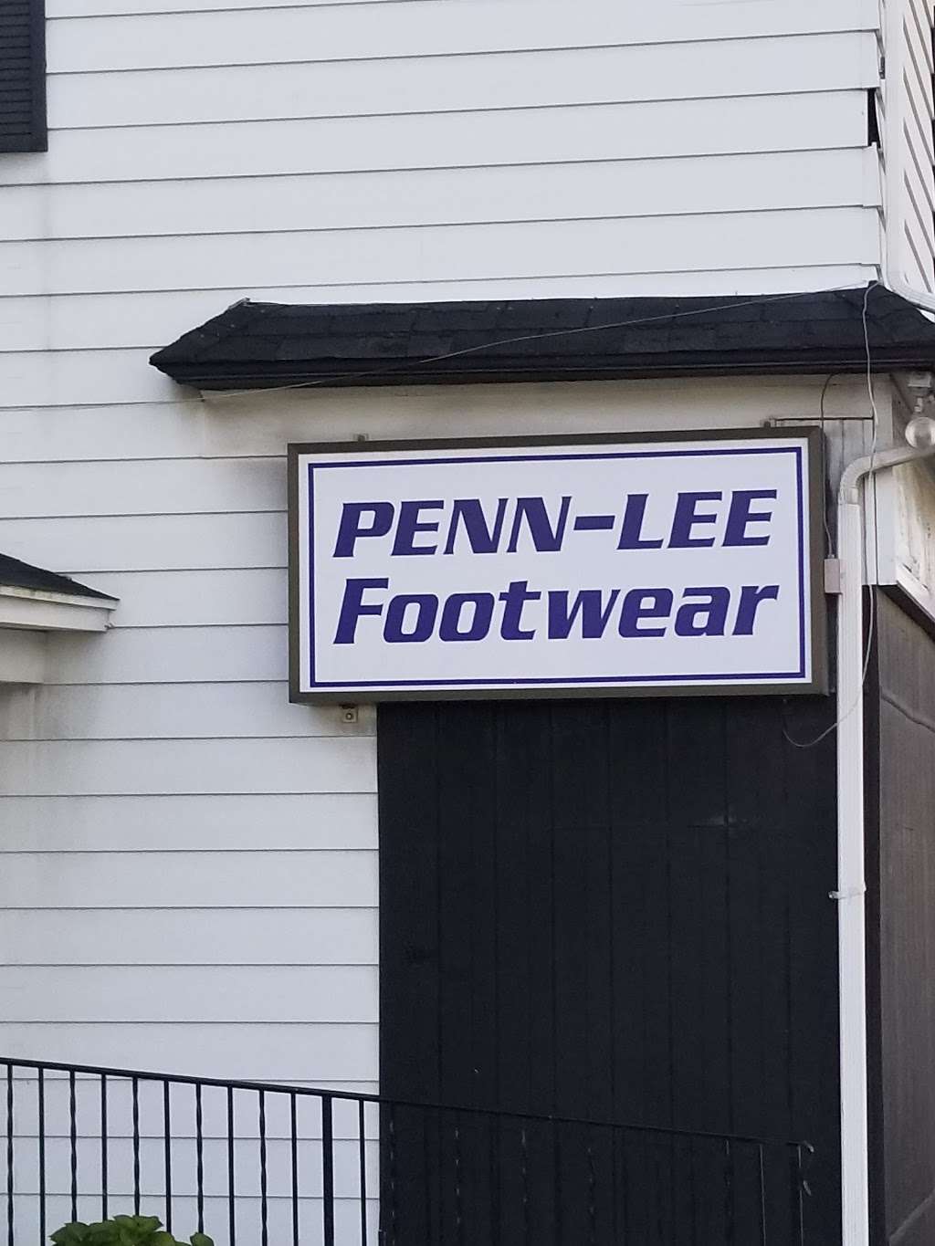 Penn-Lee Footwear | 163 E Main St, Wilkes-Barre, PA 18705, USA | Phone: (570) 825-5346