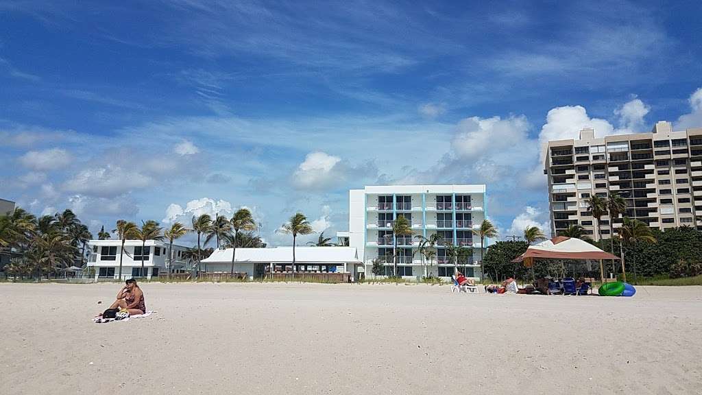 Pine Ave Volleyball Courts | 2 Pine Ave, Lauderdale-By-The-Sea, FL 33308