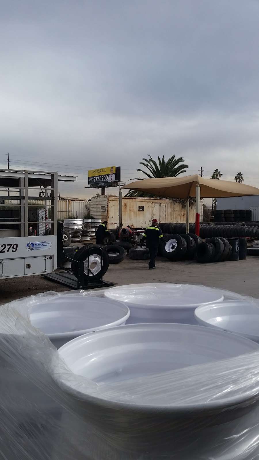 Jacks Tire & Oil | 5925 W Monroe St, Phoenix, AZ 85043, USA | Phone: (602) 278-2338