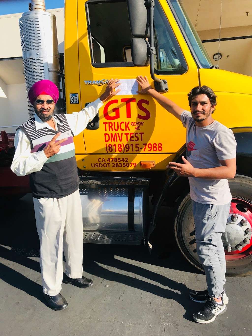 Gobind Truck Driving school | 30617 The Old Rd, Castaic, CA 91384 | Phone: (818) 915-7988