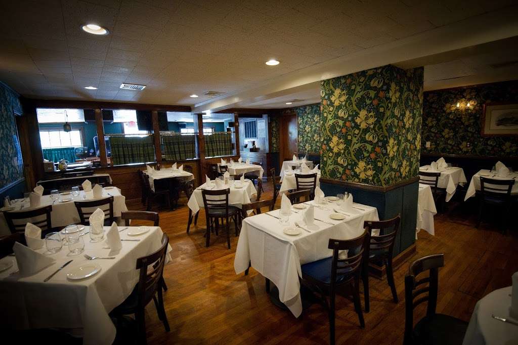 Coach Grill & Tavern | 22 Pine Hollow Rd, Oyster Bay, NY 11771, USA | Phone: (516) 624-0900