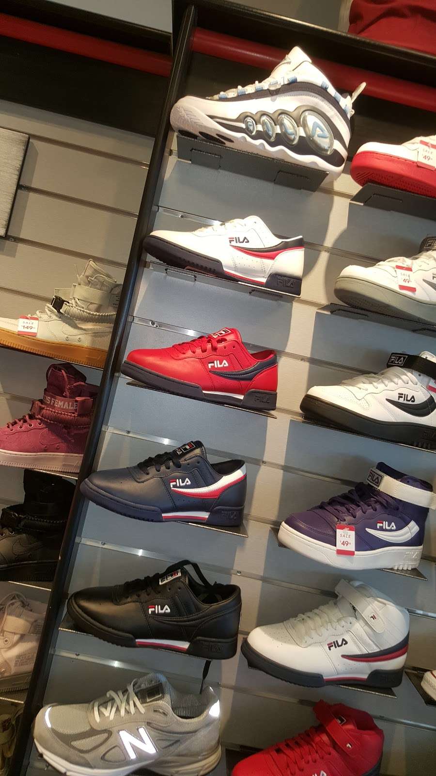 dtlr shoe store near me