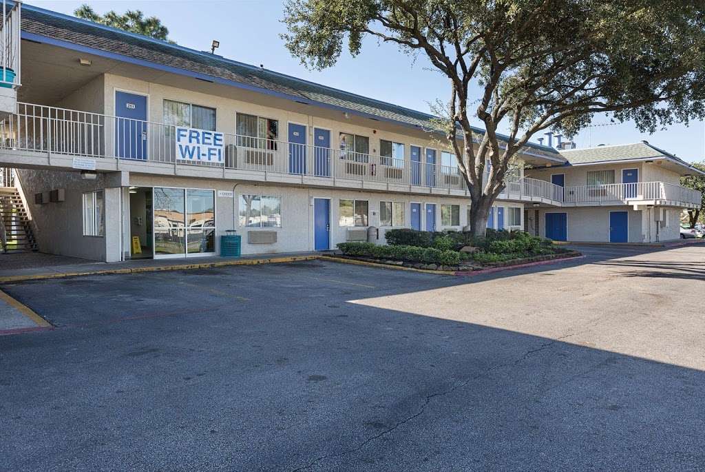 Motel 6 Conroe | 820 Interstate 45 S, Conroe, TX 77304, USA | Phone: (936) 760-4003