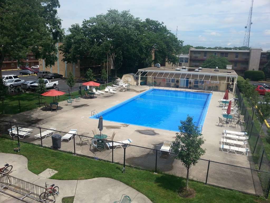 Forest Glen Apartments | 1639 Forest Rd, La Grange Park, IL 60526, USA | Phone: (708) 579-9625