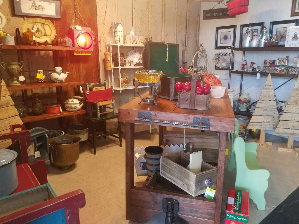 Trader Maes Decor & Artist Market | 2001 Rock Springs Rd, Apopka, FL 32712 | Phone: (407) 703-7869