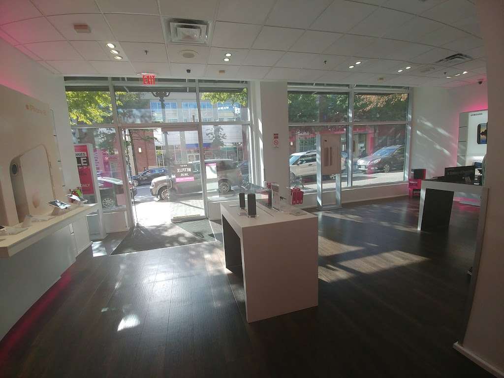 T-Mobile | 2863 Clarendon Blvd, Arlington, VA 22201, USA | Phone: (703) 243-7231