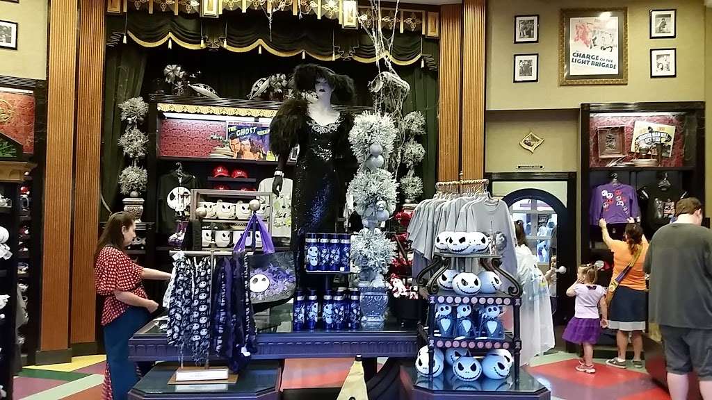 Planet Hollywood Super Store | Disneys Hollywood Studios, Sunset Blvd, Kissimmee, FL 34747, USA | Phone: (407) 939-5277