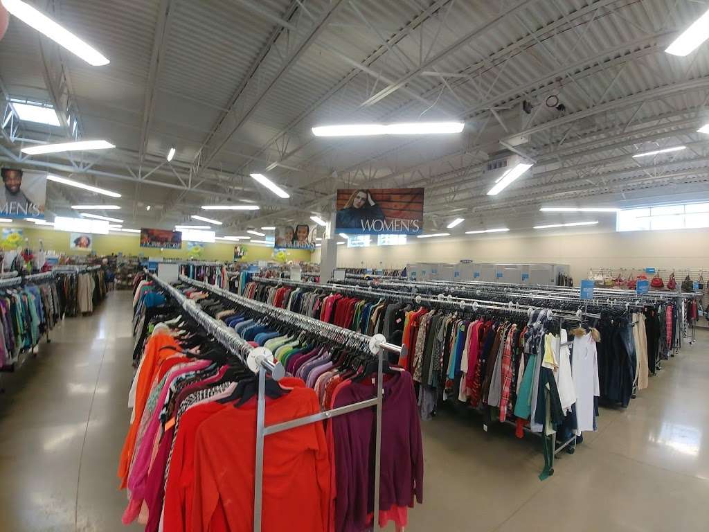 Goodwill Store & Donation Center | 1543 Mesa Ln, Aurora, IL 60502, USA | Phone: (630) 631-5818