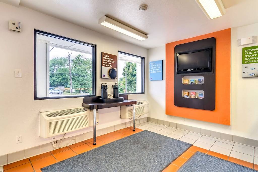 Motel 6 Linthicum Heights, MD - BWI Airport | 5179 Raynor Ave, Linthicum Heights, MD 21090, USA | Phone: (410) 636-9070