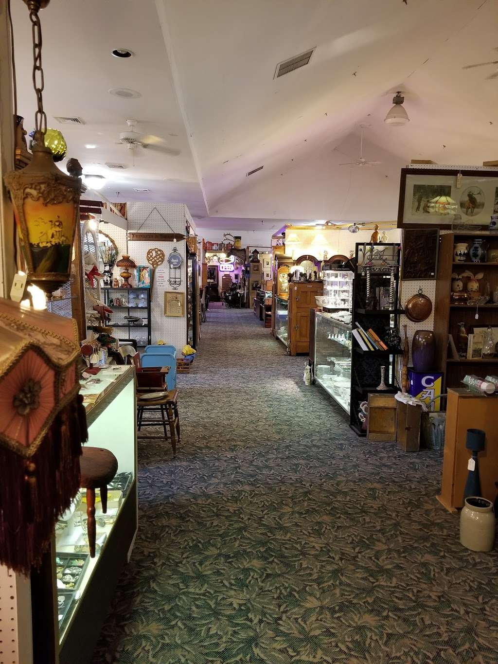 Days Of Olde Antique Center | 110 S New York Rd, Galloway, NJ 08205, USA | Phone: (609) 652-7011