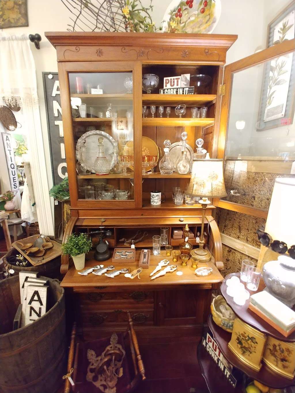 Silver Wings Antiques | 5708 3rd St, Katy, TX 77493, USA | Phone: (281) 391-3003