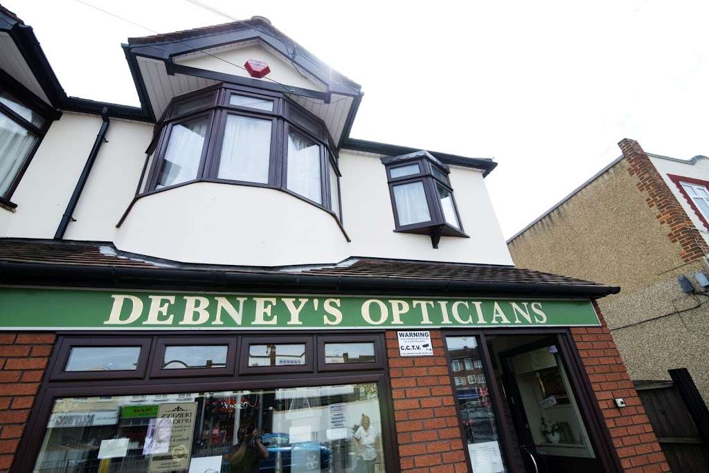 Debneys opticians | 16 Chase Cross Rd, Romford RM5 3PR, UK | Phone: 01708 737448