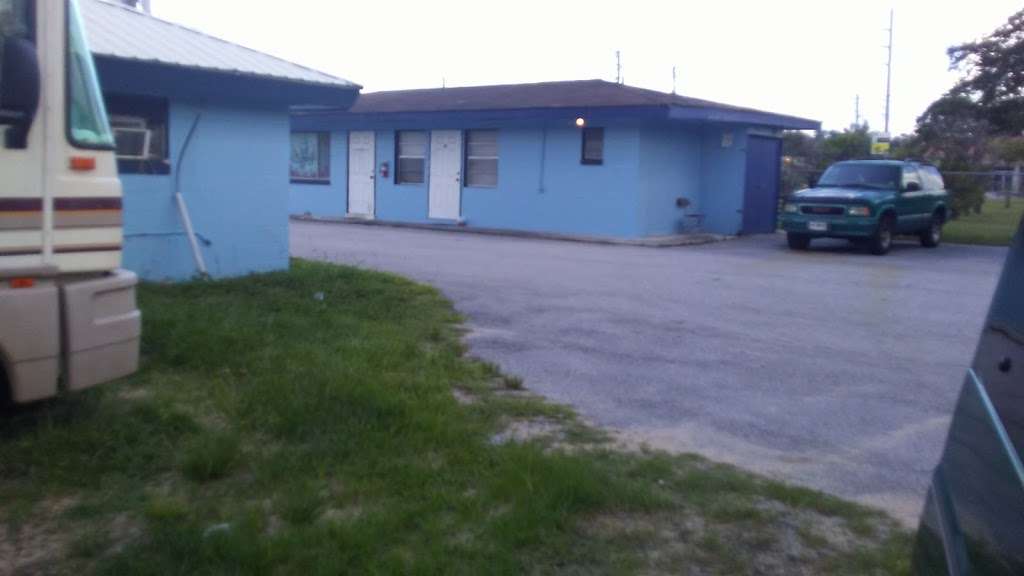 Sonnys Motel - lodging  | Photo 1 of 2 | Address: 35 US-17, Haines City, FL 33844, USA | Phone: (863) 422-9229