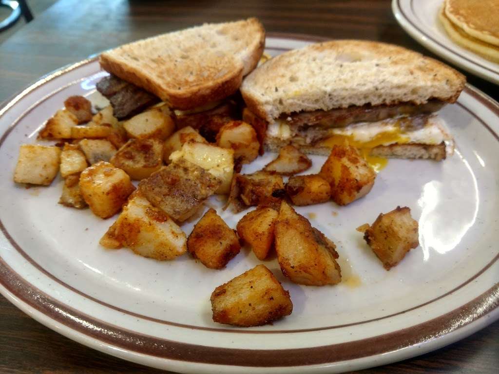 Mels Diner | 686 Broadway, Raynham, MA 02767, USA | Phone: (508) 824-6333