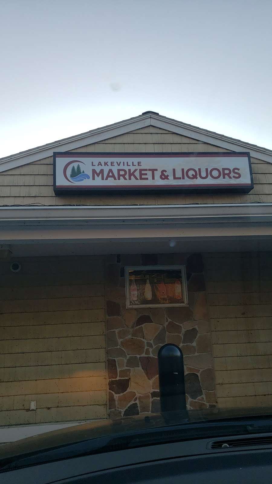 Lakeville Liquors & Market | 330 Bedford St, Lakeville, MA 02347, USA | Phone: (508) 947-2434