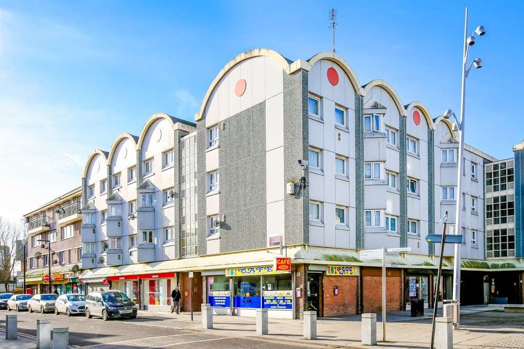 Roz Cafe | 1 Pier Rd, North Woolwich, London E16 2LJ, UK | Phone: 020 7511 5773