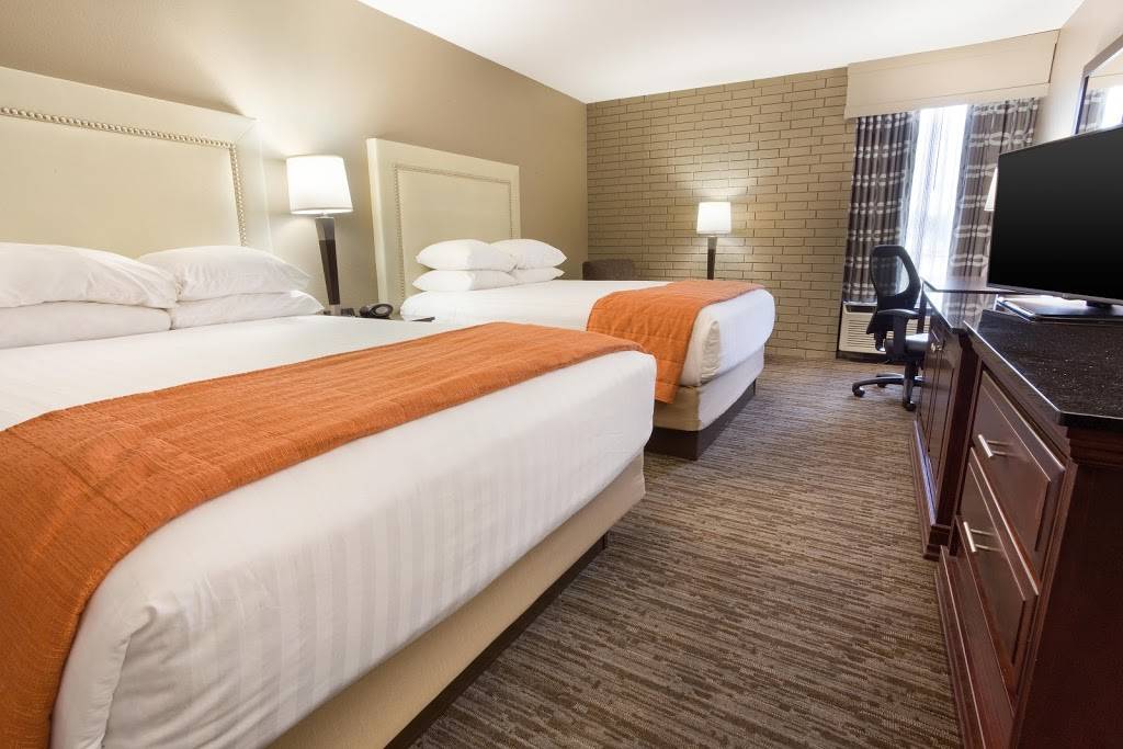 Drury Inn & Suites Greensboro | 3220 W Gate City Blvd, Greensboro, NC 27407, USA | Phone: (336) 856-9696