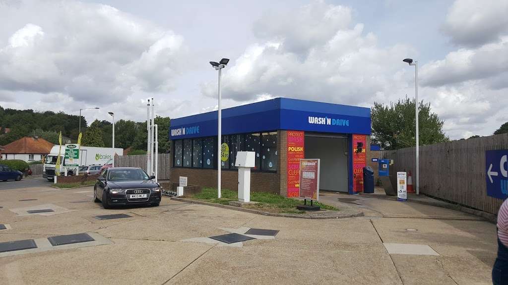 Esso | 77-83 Brighton Rd, Hooley, Coulsdon CR5 3EG, UK | Phone: 01737 555969