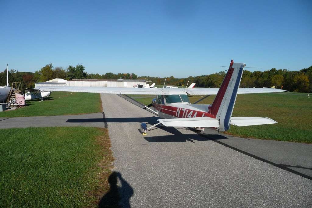 Clearview Airpark-2W2 | 526 Oak Tree Rd, Westminster, MD 21157, USA | Phone: (410) 795-1176