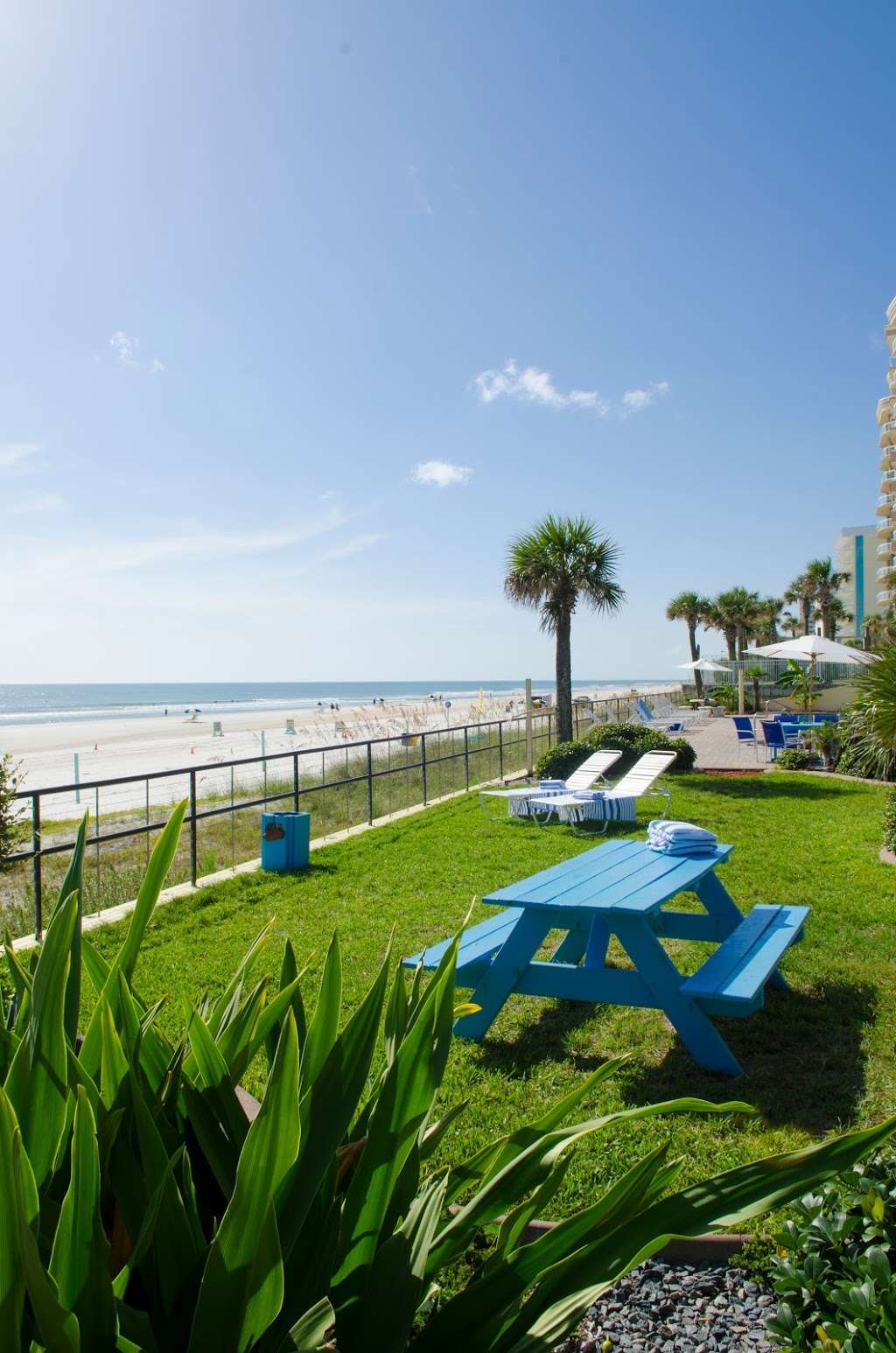 Oceanside Inn | 1909 S Atlantic Ave, Daytona Beach, FL 32118, USA | Phone: (386) 255-4492