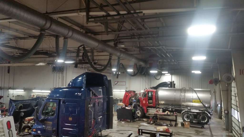 Stoops Freightliner — Quality Trailer | 6105 Columbus Ave, Anderson, IN 46013, USA | Phone: (765) 644-1400