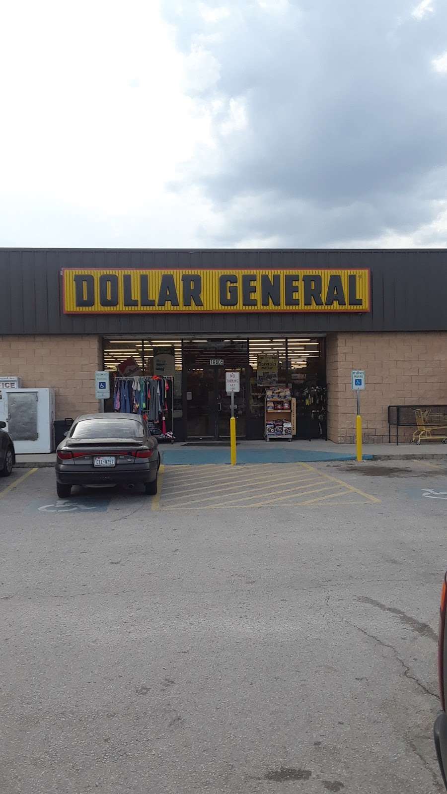 Dollar General | 18805 US-281, San Antonio, TX 78221 | Phone: (210) 626-5316