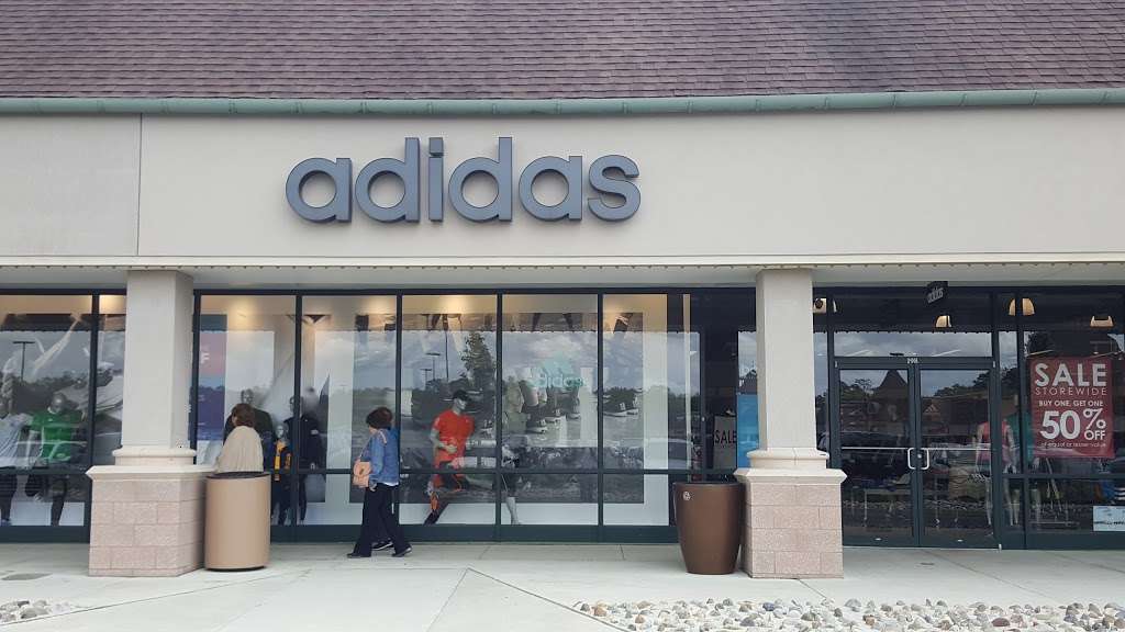 adidas Outlet, 537 Monmouth Rd Ste 198 