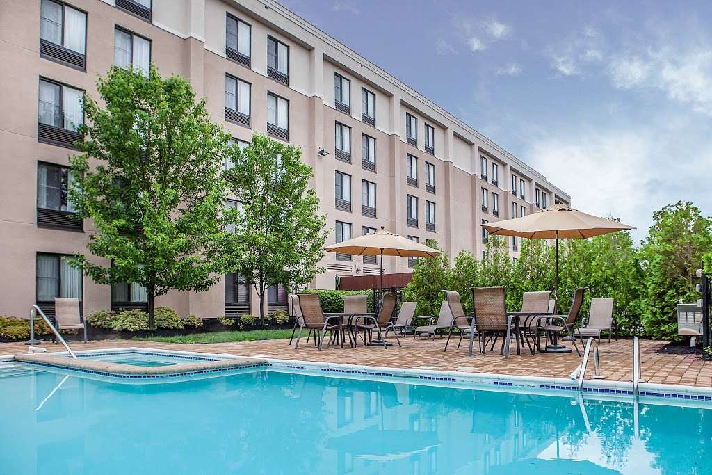 Comfort Inn & Suites | 255 Davidson Ave, Somerset, NJ 08873, USA | Phone: (732) 563-1600