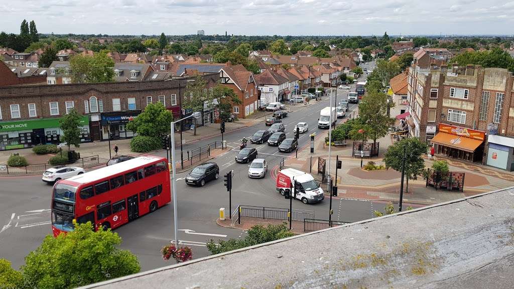 North Cheam Queen Victoria (Stop G) | Sutton SM3 8ET, UK