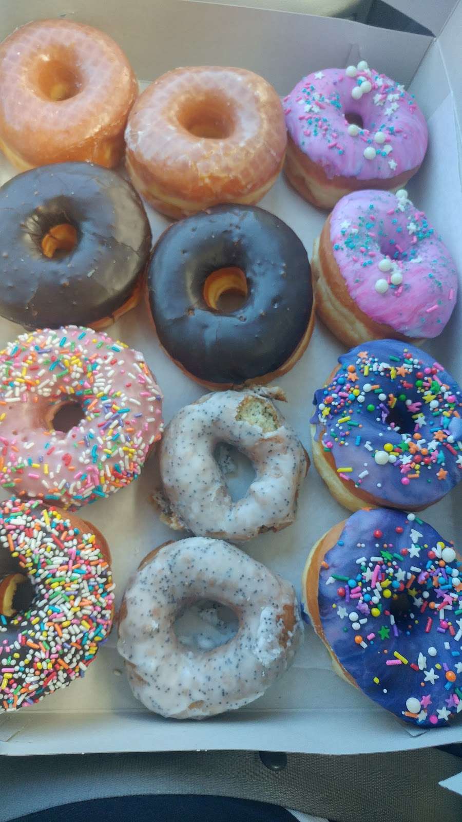 Rainbow Donuts | 2025 San Pablo Ave, Berkeley, CA 94702, USA | Phone: (510) 644-2029