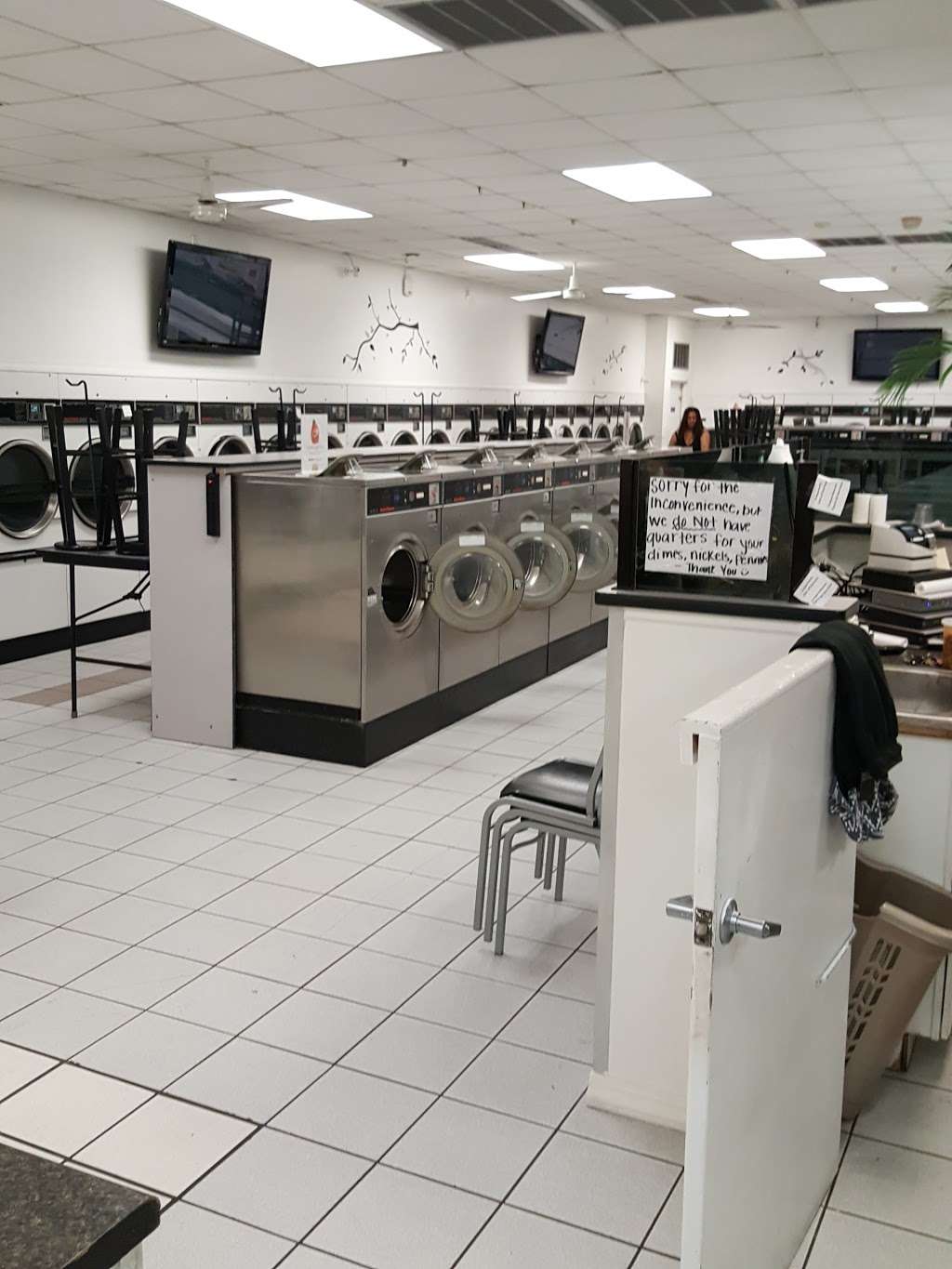 Indianapolis Courtesy Self Serve Laundromat - Coin Laundry | 7890 Michigan Rd, Indianapolis, IN 46268 | Phone: (317) 876-9285