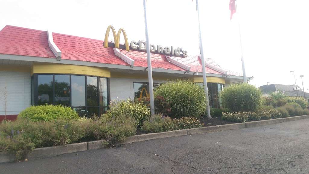McDonalds | 75 Bristol Commerce Park, Bristol, PA 19007, USA | Phone: (215) 788-0112