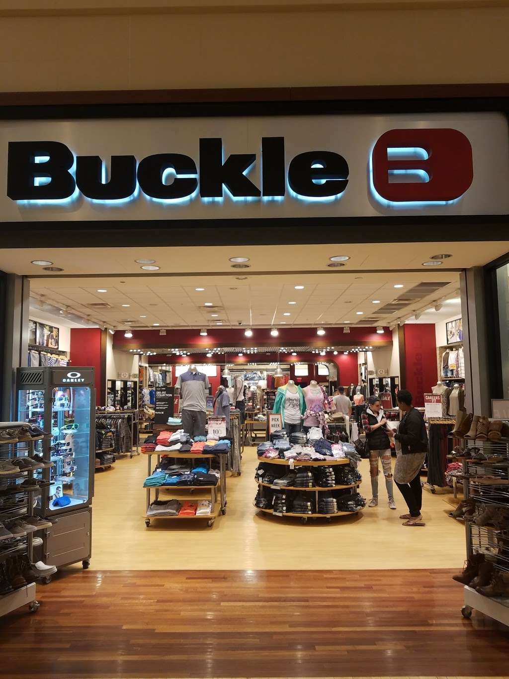 Buckle | 6170 Grand Ave #745, Gurnee, IL 60031, USA | Phone: (847) 856-8208