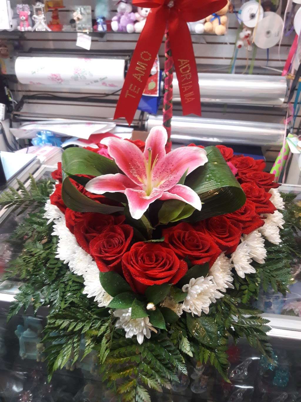 Luxuria Flowers & Party Favors | 13732 Jamaica Ave, Jamaica, NY 11435, USA | Phone: (718) 526-8272