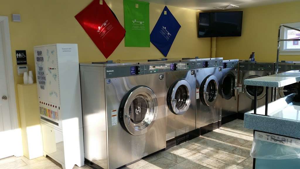 Wash Wearhouse Laundromat | 44 Welwood Ave, Hawley, PA 18428, USA | Phone: (570) 390-7577