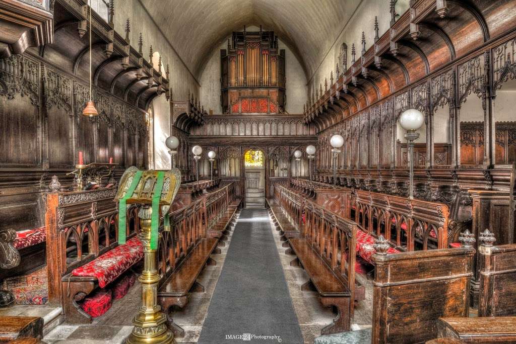 Saint Andrews Church of England | Reigate RH2 0TD, UK