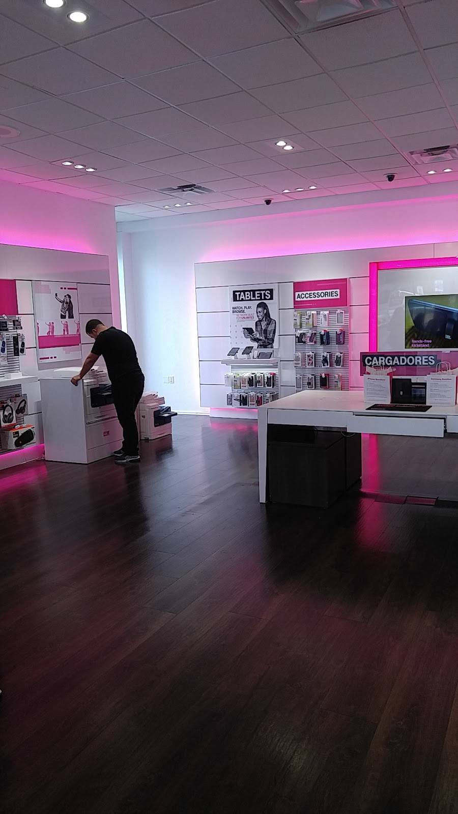 T-Mobile | 34 Barrett Ave, Staten Island, NY 10302, USA | Phone: (718) 448-5870