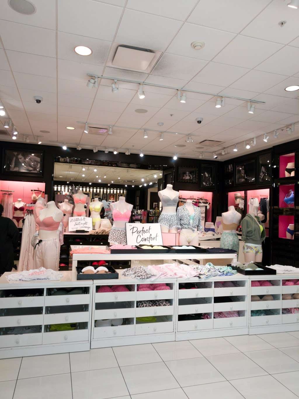 Victorias Secret & PINK | 1827 Montebello Boulevard, C-8 C-9, Montebello, CA 90640, USA | Phone: (323) 721-3861