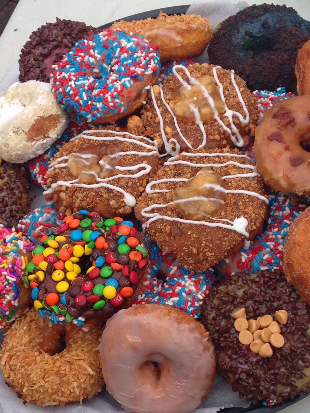 Top That! Donuts | 210 Ocean Ave, Point Pleasant Beach, NJ 08742, USA | Phone: (732) 899-2552