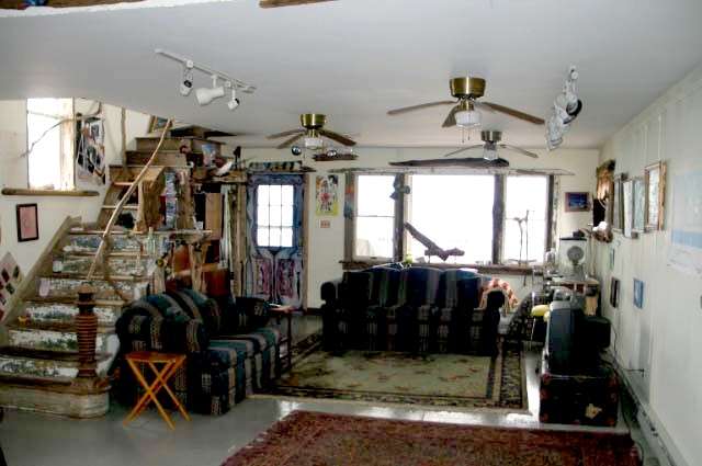 NYC Waterfront Home Vacation Rental | 10-08 Church Rd, Broad Channel, NY 11693, USA | Phone: (917) 346-9539
