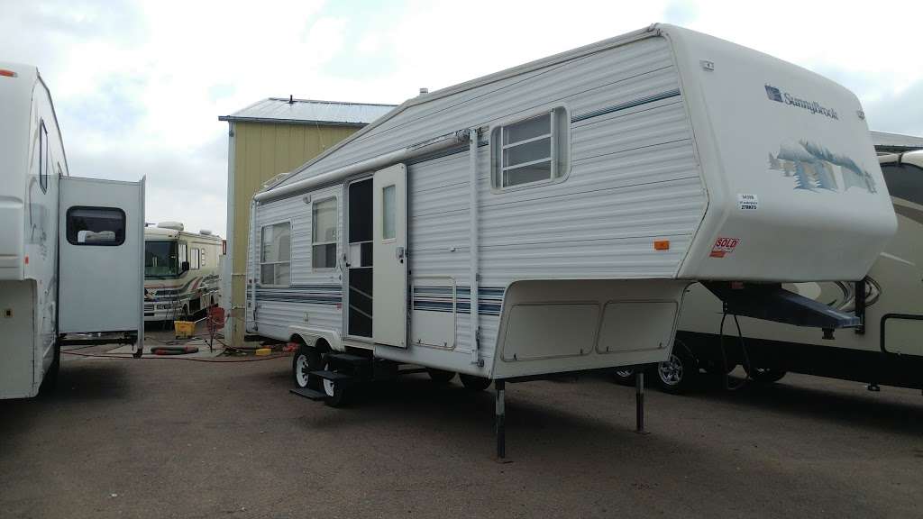 Century RV | 10400 E I25 Frontage Rd, Longmont, CO 80504, USA | Phone: (303) 453-1111