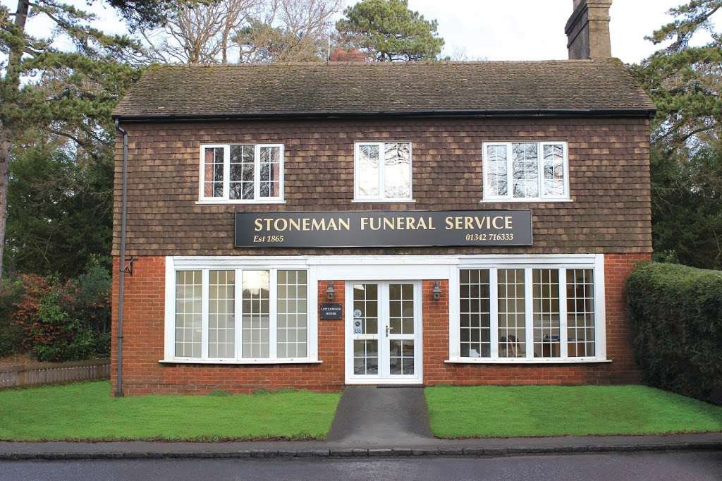 Stoneman Funeral Service | Littlewood House, Turners Hill Rd, Crawley Down, Crawley RH10 4HE, UK | Phone: 01342 716333