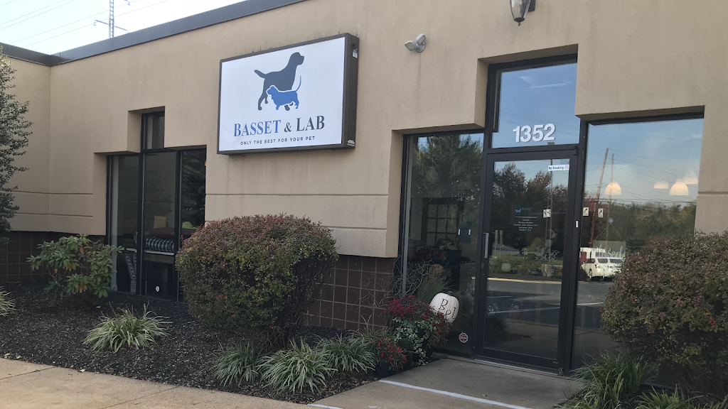 Basset and Lab | 1352 Harrisburg Pike, Lancaster, PA 17601, USA | Phone: (717) 288-1200