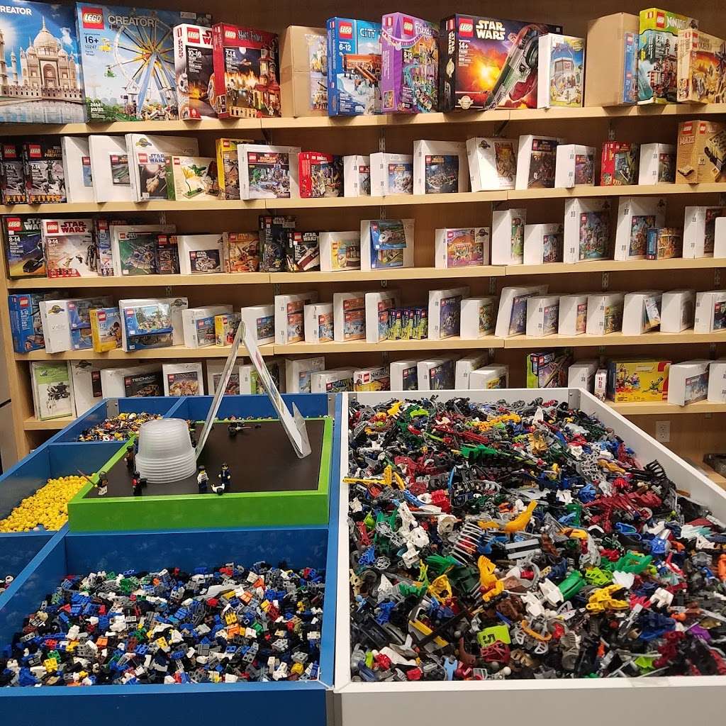 Bricks and Minifigs Mansfield | 280, 130 School St ste d, Mansfield, MA 02048 | Phone: (774) 719-0105