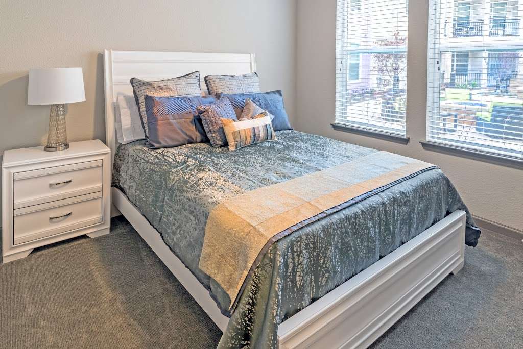 Hebron 121 Station Apartments and Townhomes | 1 Hebron Station Cir, Lewisville, TX 75057, USA | Phone: (214) 488-0220